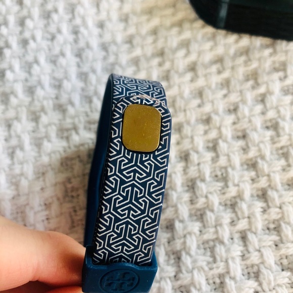 Tory Burch for Fitbit band - Picture 4 of 6